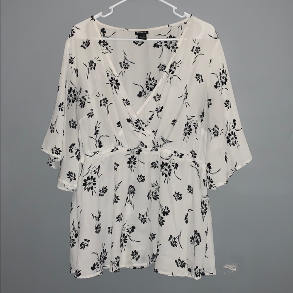 Torrid Size 2 blouse